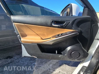 2016 Lexus IS 350 – miniatura 15