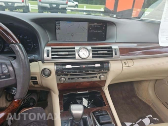 2016 Lexus LS 460 – miniatura 7