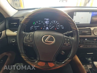 2016 Lexus LS 460L - miniatura 10