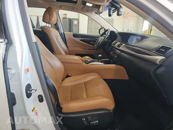 2016 Lexus LS 460L - miniatura 8