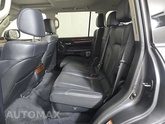 2016 Lexus LX 570 – miniatura 13