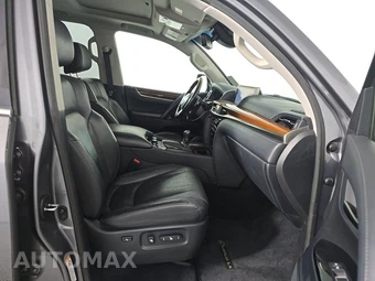 2016 Lexus LX 570 – miniatura 8