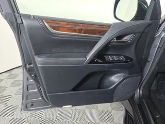 2016 Lexus LX 570 – miniatura 9