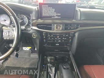 2016 Lexus LX 570 - miniatura 11