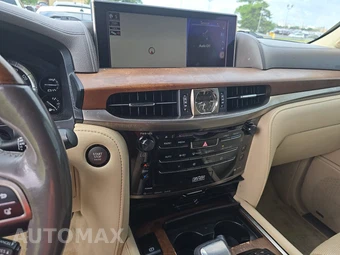 2016 Lexus LX 570 – miniatura 11
