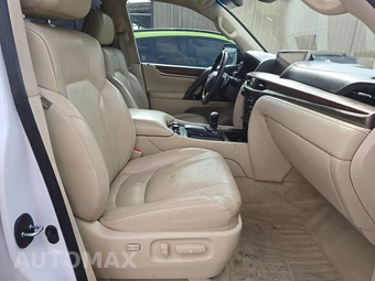 2016 Lexus LX 570 – miniatura 8