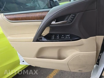 2016 Lexus LX 570 – miniatura 9