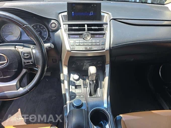 2016 Lexus NX 200t – miniatura 10