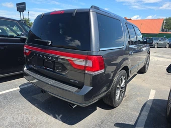 2016 Lincoln Navigator Select – miniatura 4