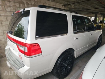 2016 Lincoln Navigator Select – miniatura 4