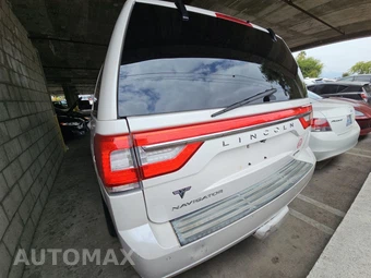 2016 Lincoln Navigator Select – miniatura 5