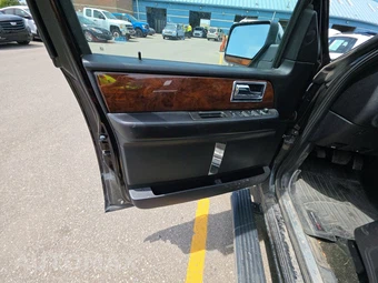 2016 Lincoln Navigator Select – miniatura 9
