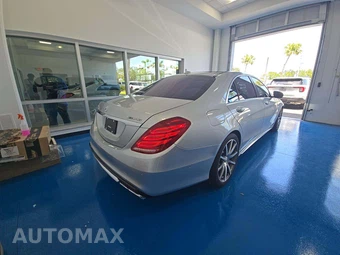 2016 Mercedes-Benz AMG S 63 4MATIC Sedan – miniatura 3