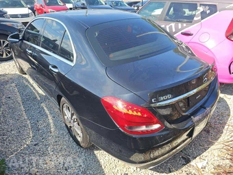 2016 Mercedes-Benz C 300 – miniatura 2