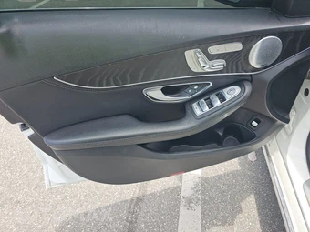 2016 Mercedes-Benz C 300 – miniatura 9