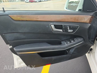 2016 Mercedes-Benz E 350 Luxury 4MATIC Sedan – miniatura 9