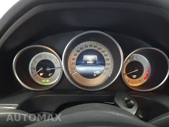 2016 Mercedes-Benz E 400 Sedan – miniatura 12