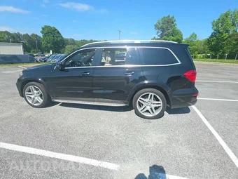 2016 Mercedes-Benz GL 550 4MATIC - miniatura 3