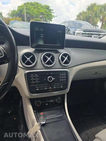2016 Mercedes-Benz GLA 250 – miniatura 10