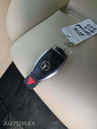 2016 Mercedes-Benz GLA 250 - miniatura 5