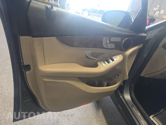 2016 Mercedes-Benz GLC 300 – miniatura 9