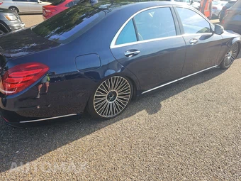 2016 Mercedes-Benz S 550 4MATIC Sedan - miniatura 4