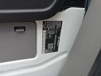 2016 Mercedes-Benz Sprinter 2500 Crew Van Standard Roof 144.3" WB - miniatura 14