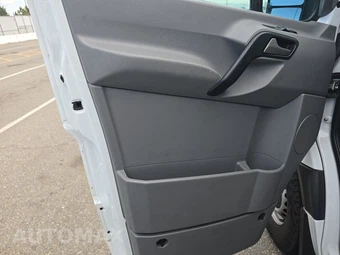 2016 Mercedes-Benz Sprinter 2500 Crew Van Standard Roof 144.3" WB - miniatura 9