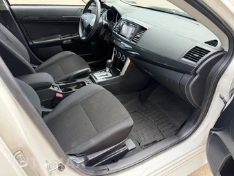 2016 Mitsubishi Lancer SE - miniatura 30
