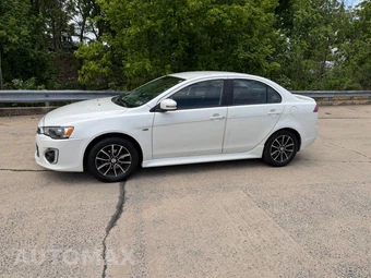 2016 Mitsubishi Lancer SE - miniatura 6