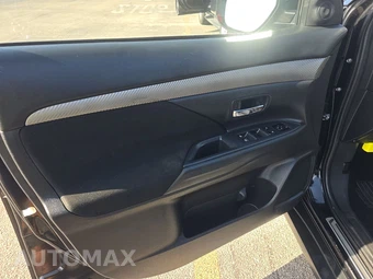 2016 Mitsubishi Outlander SE – miniatura 9