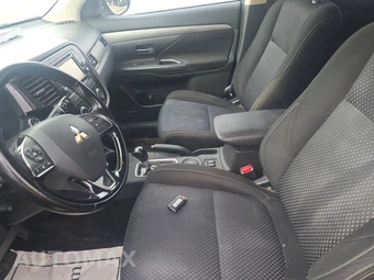 2016 Mitsubishi Outlander SE – miniatura 7