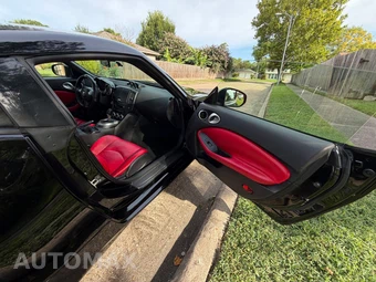 2016 Nissan 370Z Coupe – miniatura 10