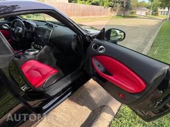 2016 Nissan 370Z Coupe – miniatura 11