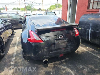 2016 Nissan 370Z Coupe – miniatura 2
