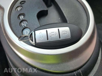 2016 Nissan 370Z Coupe – miniatura 8