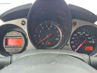2016 Nissan 370Z Coupe – miniatura 9