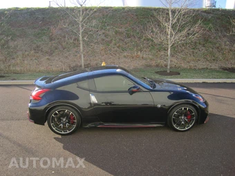 2016 Nissan 370Z NISMO Coupe – miniatura 9