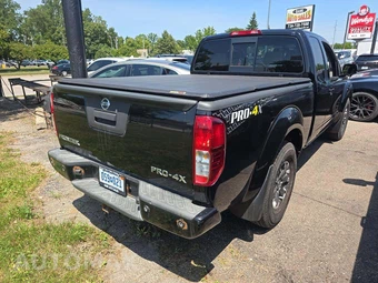 2016 Nissan Frontier PRO-4X Extended Cab Long Bed – miniatura 3