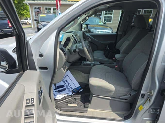 2016 Nissan Frontier SV Crew Cab Medium Bed – miniatura 3