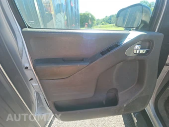 2016 Nissan Frontier SV Crew Cab Medium Bed – miniatura 9