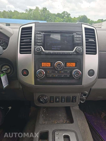 2016 Nissan Frontier SV Crew Cab Medium Bed – miniatura 10
