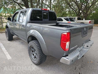 2016 Nissan Frontier SV Crew Cab Medium Bed – miniatura 2