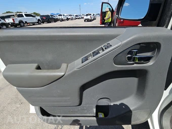 2016 Nissan Frontier SV Crew Cab Medium Bed – miniatura 9