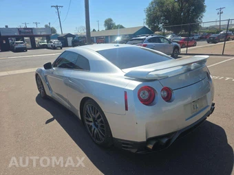 2016 Nissan GT-R Premium - miniatura 2