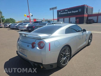 2016 Nissan GT-R Premium - miniatura 3