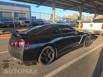 2016 Nissan GT-R Premium - miniatura 4