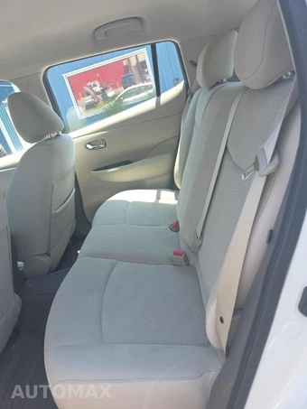 2016 Nissan LEAF SV – miniatura 10