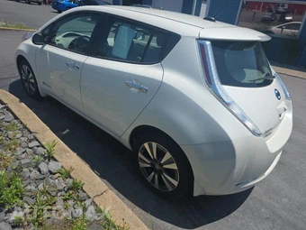 2016 Nissan LEAF SV – miniatura 6