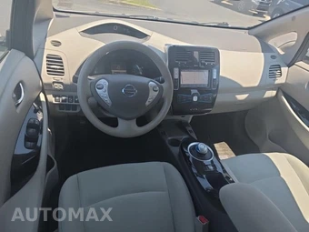2016 Nissan LEAF SV – miniatura 8